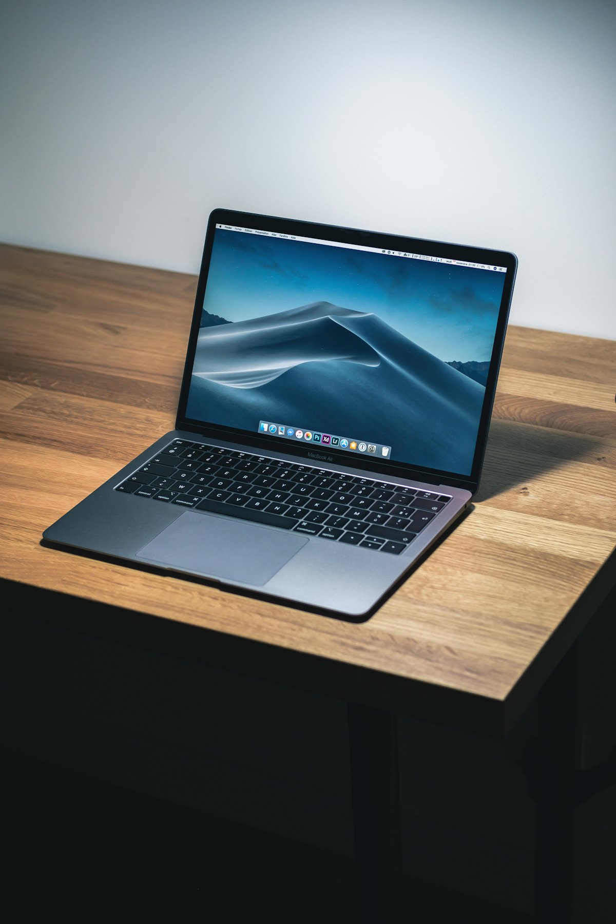 Laptop die opgefrist en klaargemaakt wordt voor een nieuwe start