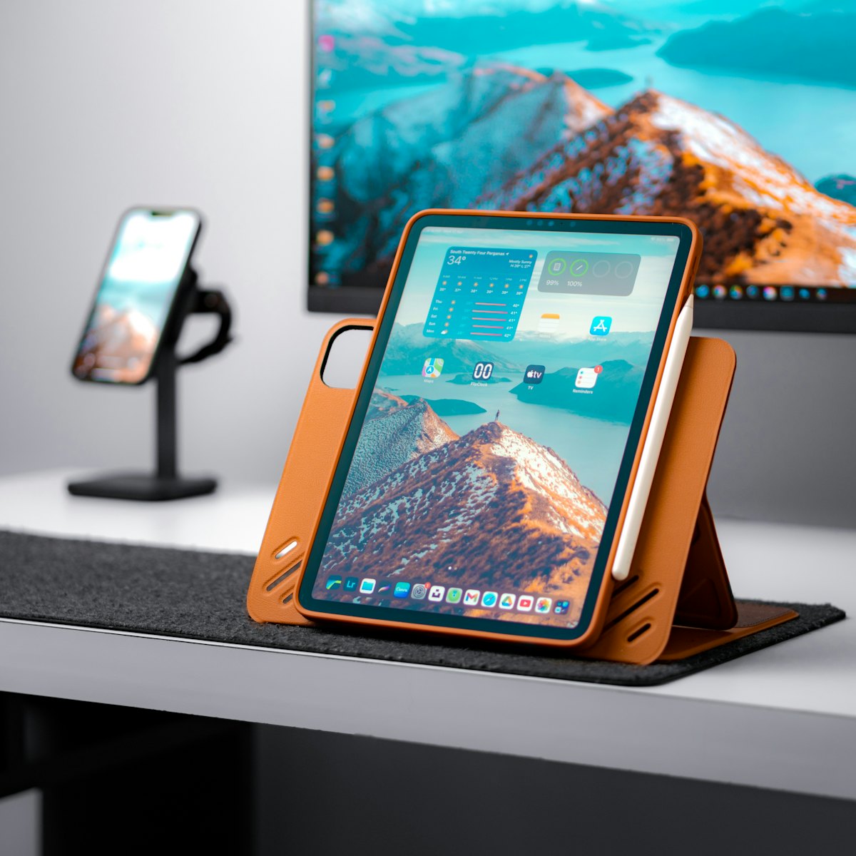 Smartphone en tablet die proper gemaakt worden